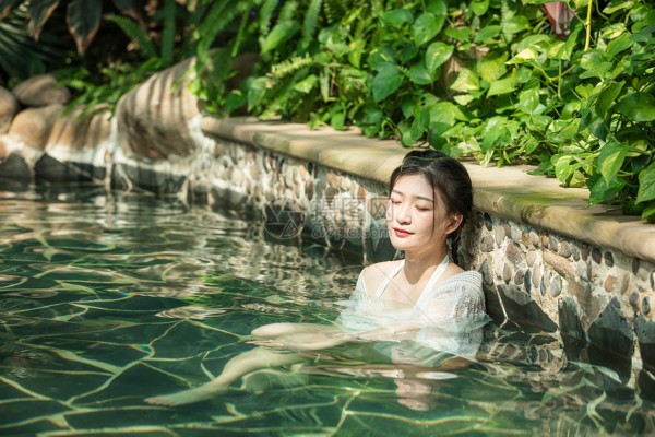 猪脚花生莲藕汤：清热解毒，夏季消暑的养生汤